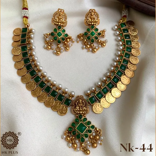 Golden_Green_Kundan_Lakshmi_Temple_Necklace_Set_For_Women