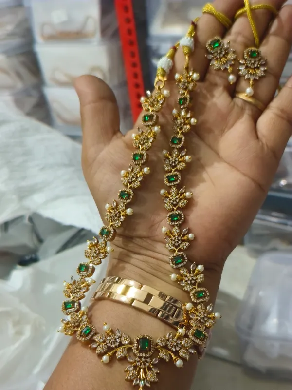 Golden_Green_Brass_Kundan_Stone_Floral_Necklace_Set_For_Women