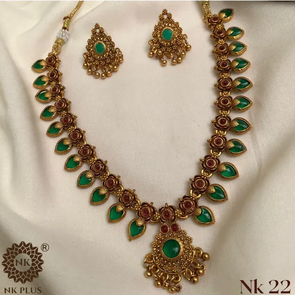 Golden_Green_Stone_Mango_Pendant_Necklace_Set_For_Women