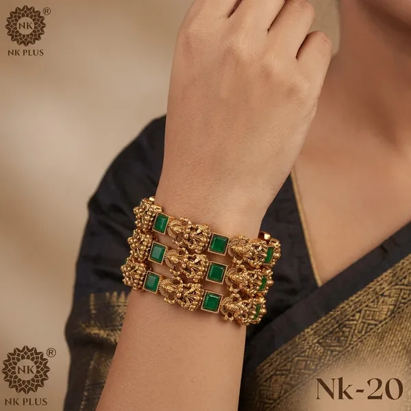 Antique_Gold_Green_Stone_Temple_Bangles_For_Women