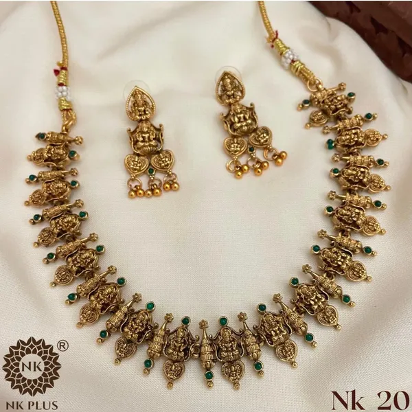 Gold_Plated_Temple_Green_Pearl_Beaded_Necklace_Set_For_Women