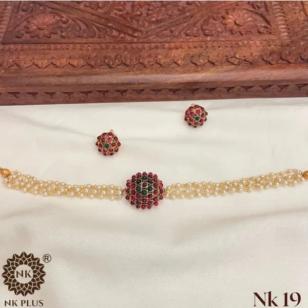 Multicolour_Kemp_Stone_Floral_Choker_Necklace_Set_For_Women