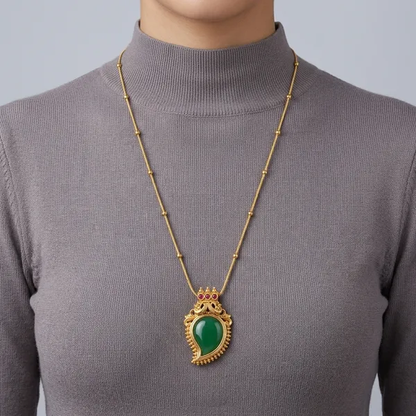 Golden_Green_Stone_Crown_Pendant_Necklace_For_Women