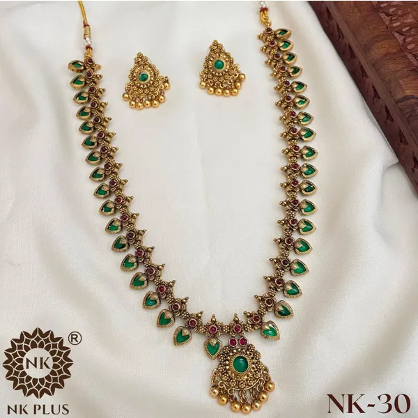 Golden_Green_Brass_Kundan_Mango_Motif_Necklace_Set_For_Women
