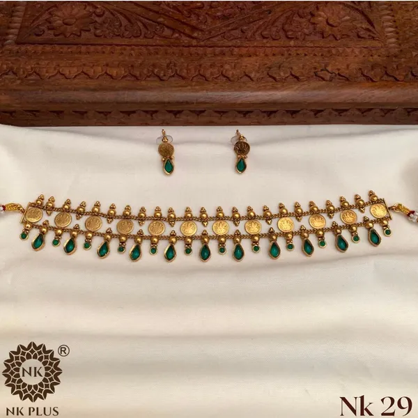 Multicolor_Brass_Green_Stone_Medallion_Choker_Necklace_Set_For_Women