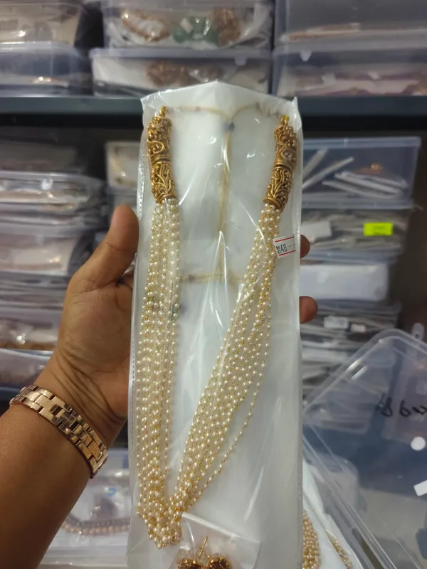 White_Pearl_Multi-Strand_Golden_Clasp_Beaded_Necklace_For_Women