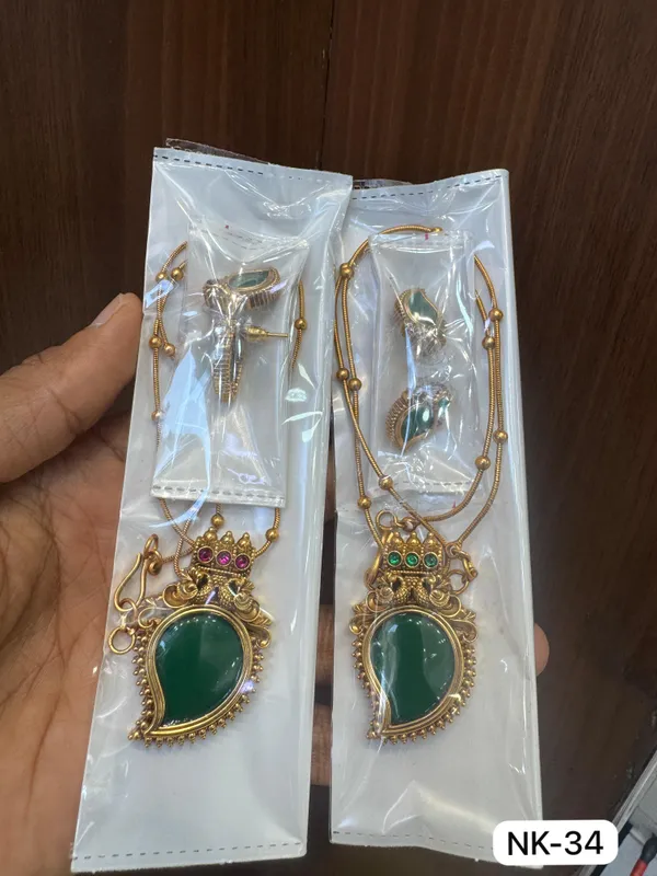 Golden_Green_Stone_Peacock_Pendant_Necklace_Set_For_Women