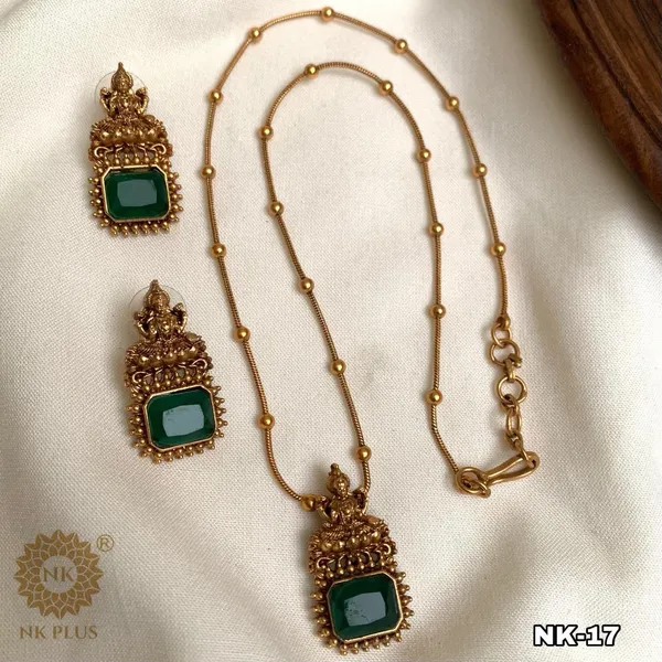 Golden_Green_Brass_Traditional_Pendant_Necklace_Set_For_Women