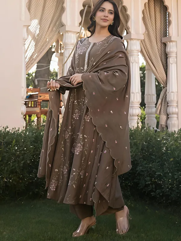 Gray_Premium_Mul_Chanderi_With_Embroidery_Kurta_Set_For_Women