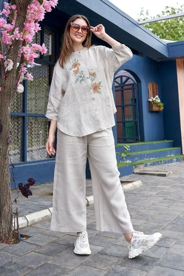 Gray_Premium_Cotton_Slub_With_Loose_Pattern_Co-Ord_Set_For_Women