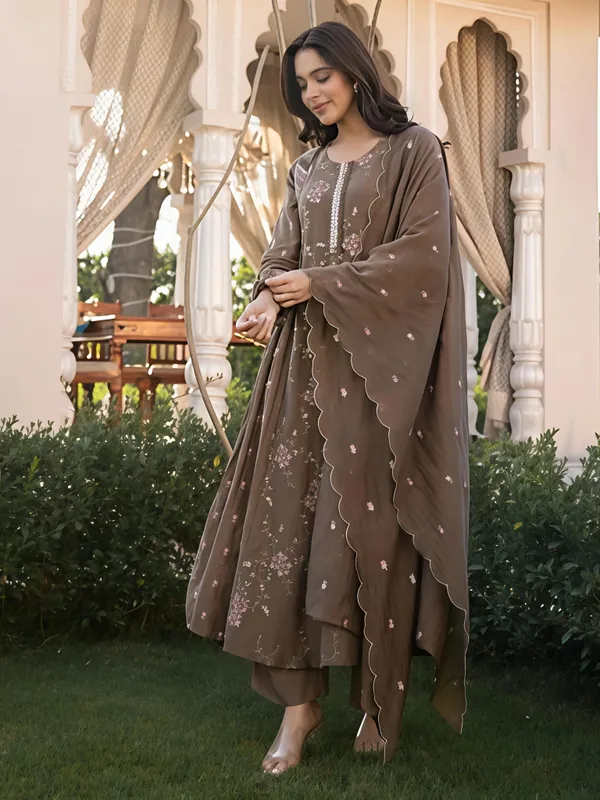 Gray_Premium_Mul_Chanderi_With_Embroidery_Kurta_Set_For_Women