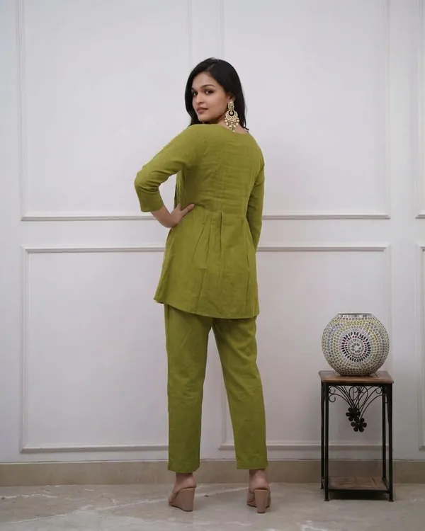 Green_Premium_Cotton_Slub_With_Pintex_And_Embroidery_Work_Co-Ord_Set_For_Women