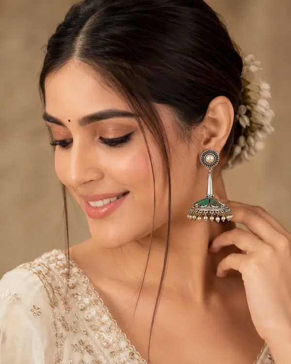 RIVAH_Oxidised_Silver-Plated_Green_Stone_&_Pearl_Jhumka_Earrings_for_Women