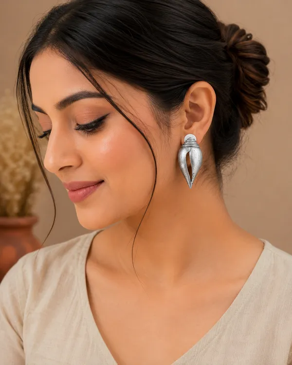 RIVAH_Oxidised_Silver-Plated_Shankh_(Conch_Shell)_Stud_Earrings_for_Women