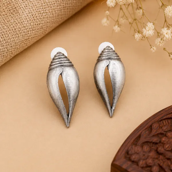 RIVAH_Oxidised_Silver-Plated_Shankh_(Conch_Shell)_Stud_Earrings_for_Women