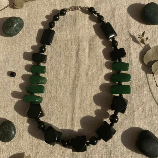 Black_And_Dark_Green_Acrylic_Beaded_Necklace_With_Silver_Clasp_Dori_Necklace