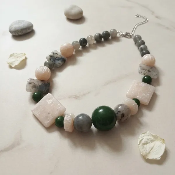 Emerald_Aura_Statement_Necklace_Beaded
