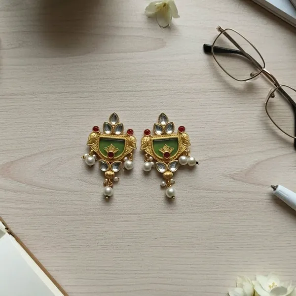Golden_Wire_Daisy_Pearl_Studs_Metal_Drops_And_Danglers