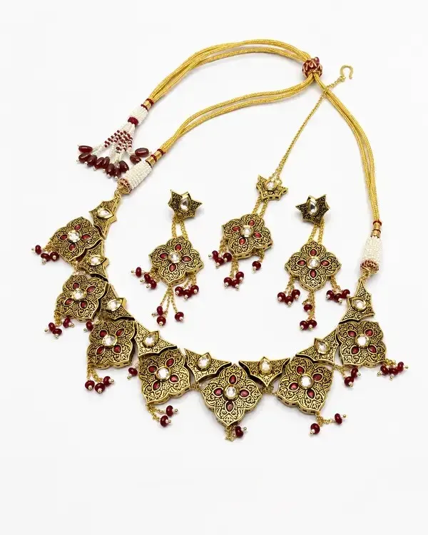 Antique_Gold_Kundan_Floral_Bridal_Necklace_Set_For_Women
