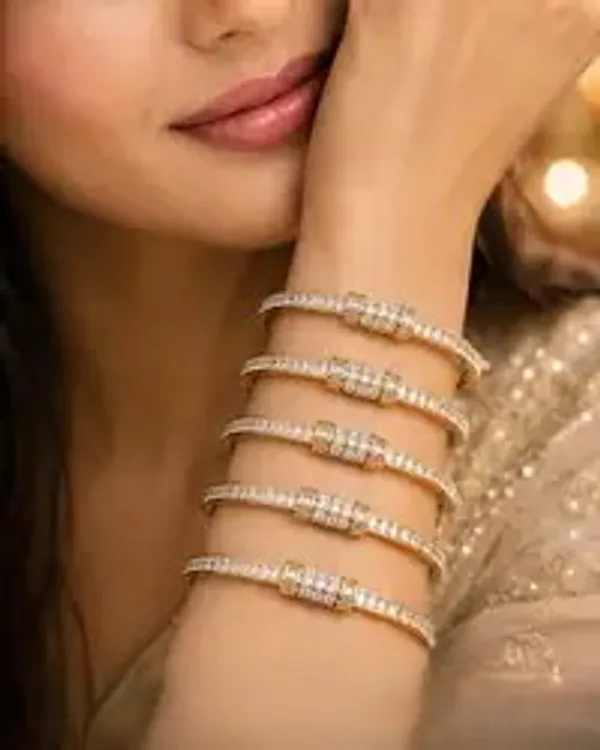 Gold_Baguette_Crystal_Diamond_Cluster_Bangle_Set_For_Women