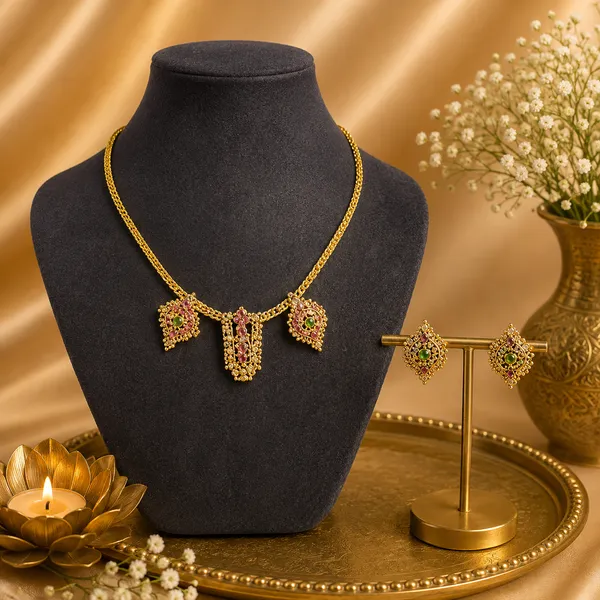 Antique_Gold-Tone_Diamond-Shaped_Kemp_Necklace_with_Matching_Stud_Earrings