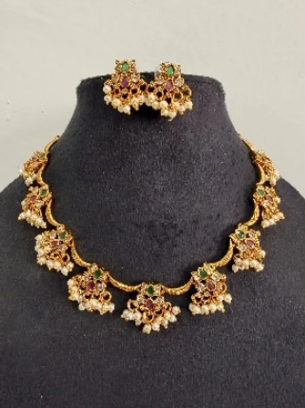 Antique_Gold-Toned_Kundan_&_Kemp_Temple_Necklace_Set_with_Pearl_Drops