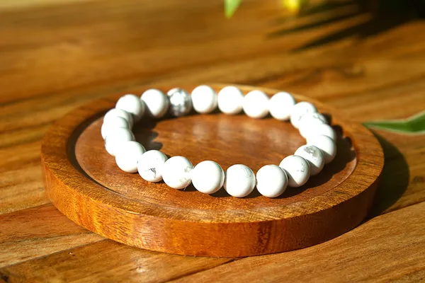 Howlite_Bracelet_With_Free_Selenite_Tumble