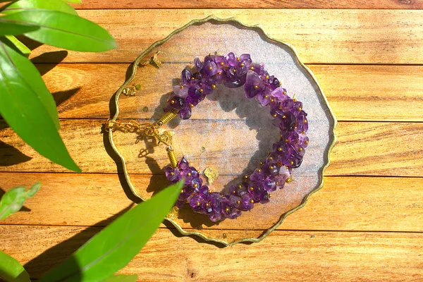 Women_S_Amethyst_Chips_Bracelet_With_Free_Selenite_Tumble