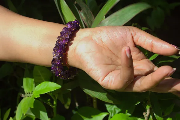 Women_S_Amethyst_Chips_Bracelet_With_Free_Selenite_Tumble