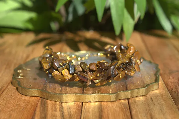 Women_S_Tiger_S_Eye_Chips_With_Free_Selenite_Tumble