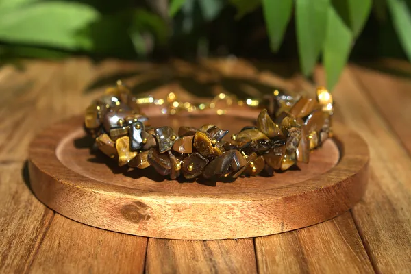 Women_S_Tiger_S_Eye_Chips_With_Free_Selenite_Tumble