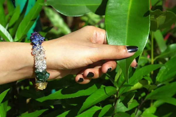 Woman_S_7_Chakra_Chip_Bracelet_With_Free_Selenite_Tumble