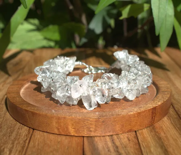 Women_S_Clear_Quarts_Chips_Bracelet_With_Selenite_Tumble