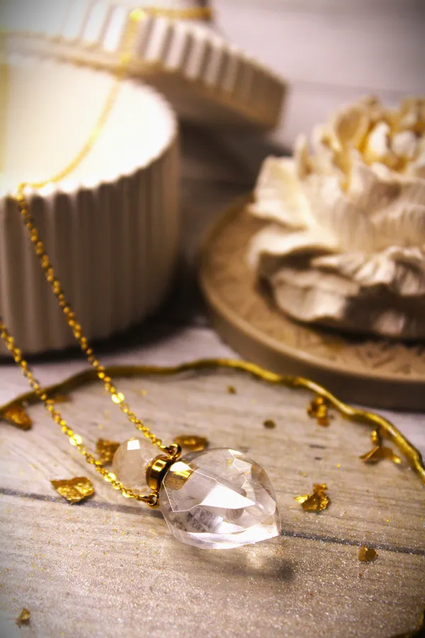Clear_Crystal_Perfume_Bottle_Pendant