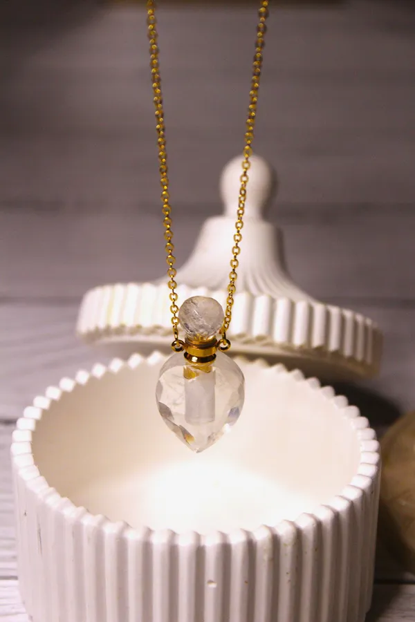 Clear_Crystal_Perfume_Bottle_Pendant