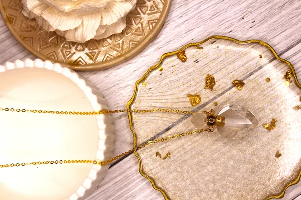 Clear_Crystal_Perfume_Bottle_Pendant