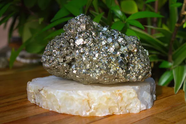 Pyrite_Stone_12_14_Cm_Length