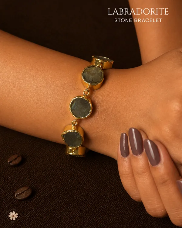 Labradorite_Stone_Bracelet_Golden_Collection