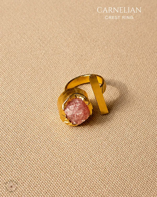 Carnelian_Crest_Ring_Golden_Collection