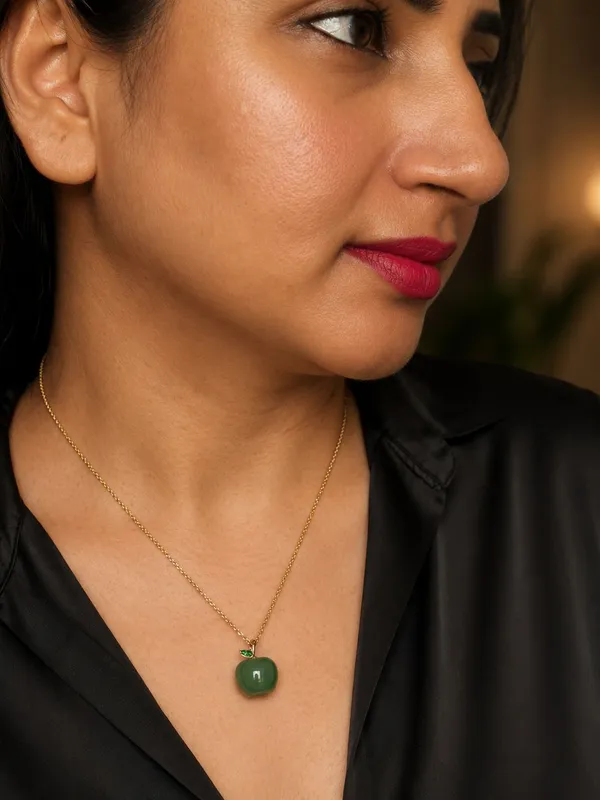 Green_Aventurine_Apple_Pendant_With_Gold_Chain