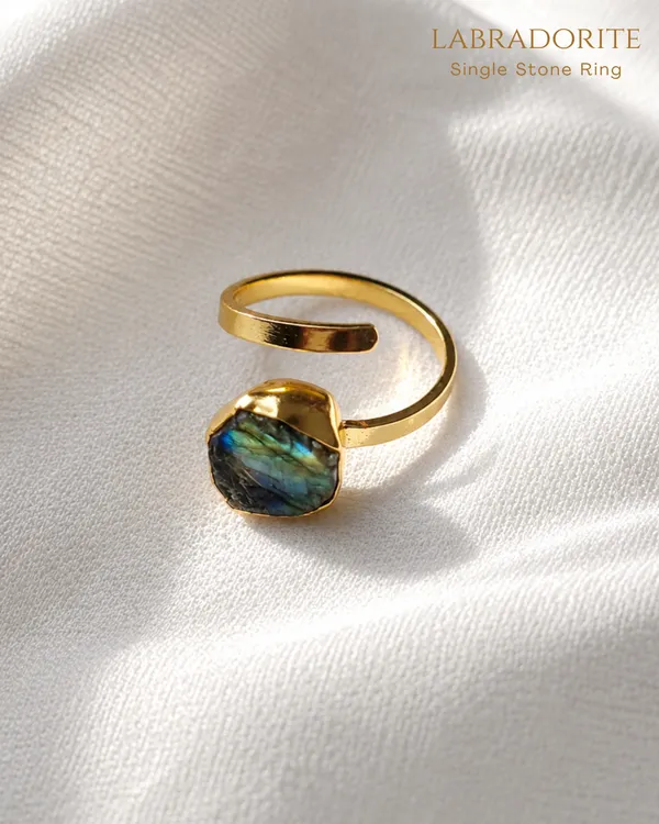 Labradorite_Single_Stone_Ring_Golden_Collection