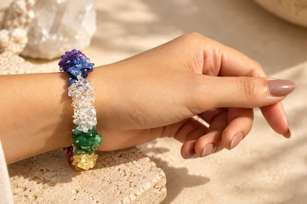 Woman_S_7_Chakra_Chip_Bracelet_With_Free_Selenite_Tumble