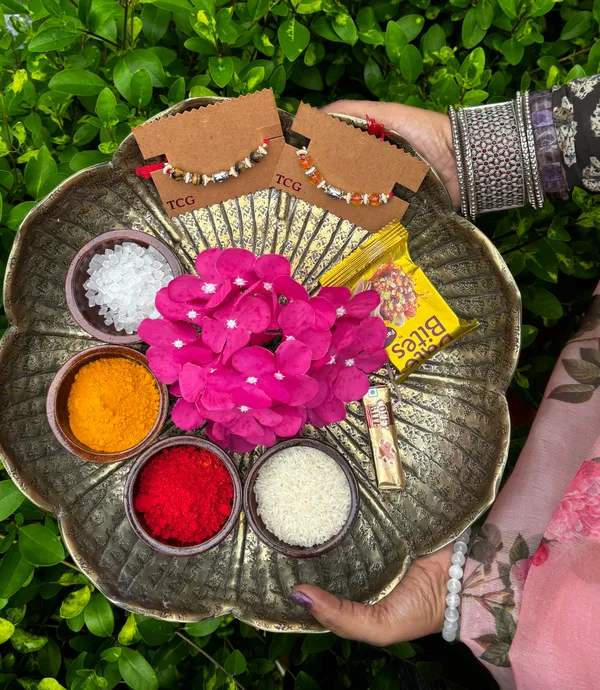 Combo_Success_&_Love_Rakhi_Hamper_for_Bhai_&_Bhabhi