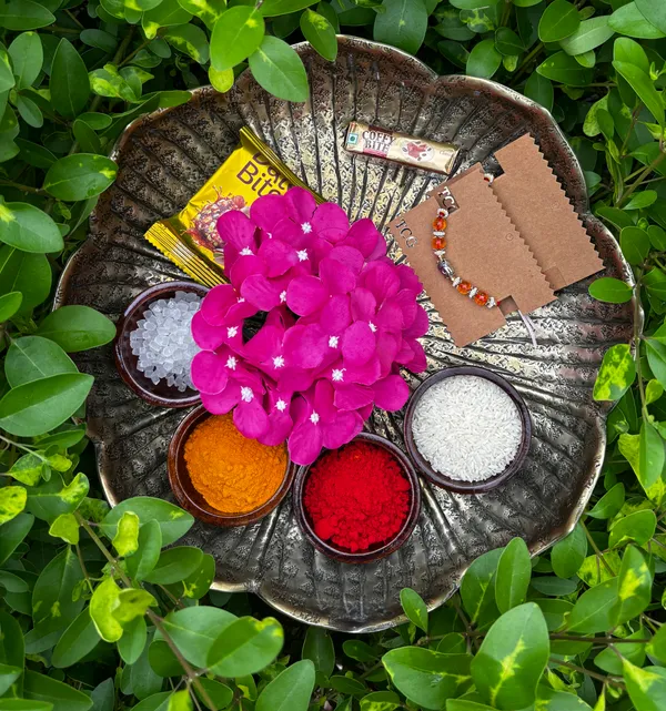 Single_Pyrite_Prosperity_Rakhi_Hamper_for_Bhai