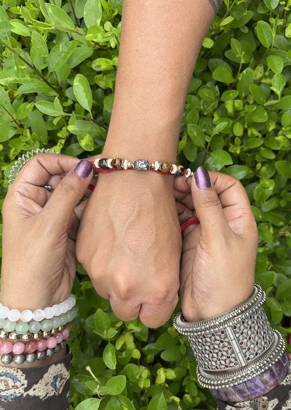 Single_Tiger's_Eye_Success_Rakhi_Hamper_for_Bhai