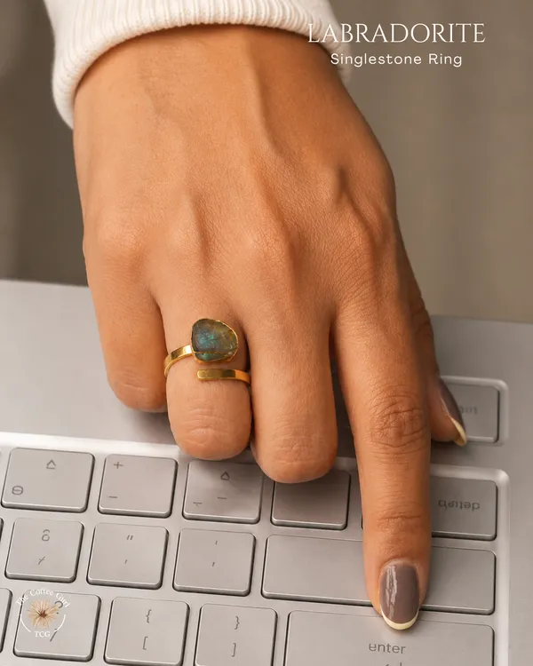 Labradorite_Single_Stone_Ring_Golden_Collection