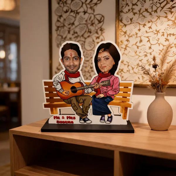 Personalized_Mr_And_Mrs_Couple_Caricature_Wooden_Table_Showpiece