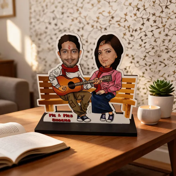 Personalized_Mr_And_Mrs_Couple_Caricature_Wooden_Table_Showpiece