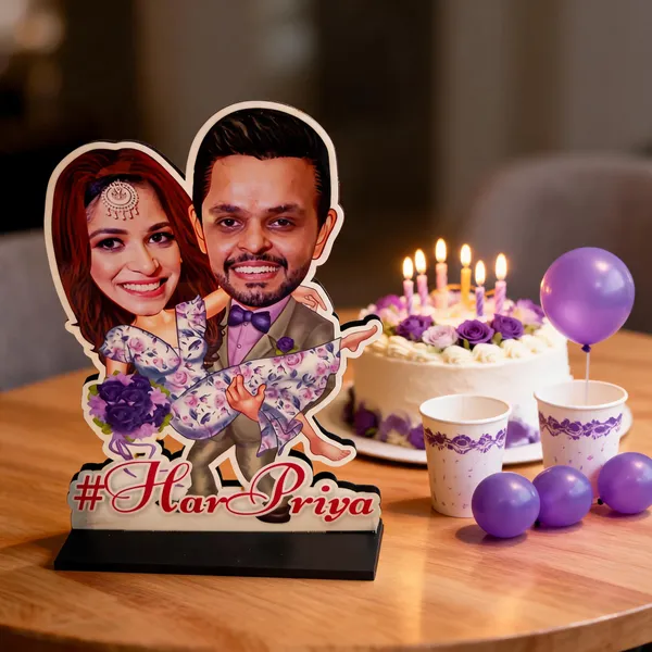 Personalized_Couple_Caricature_Wooden_Table_Standee