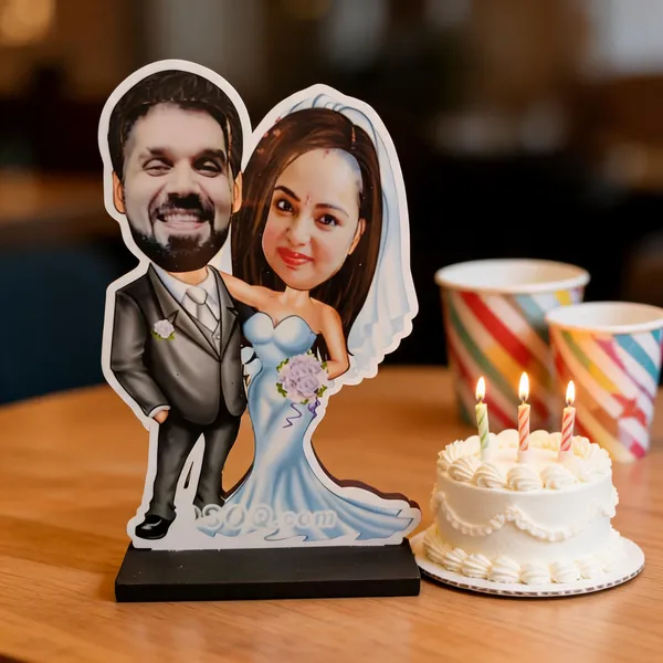 Personalized_Couple_Caricature_Photo_Standee_With_Wooden_Base